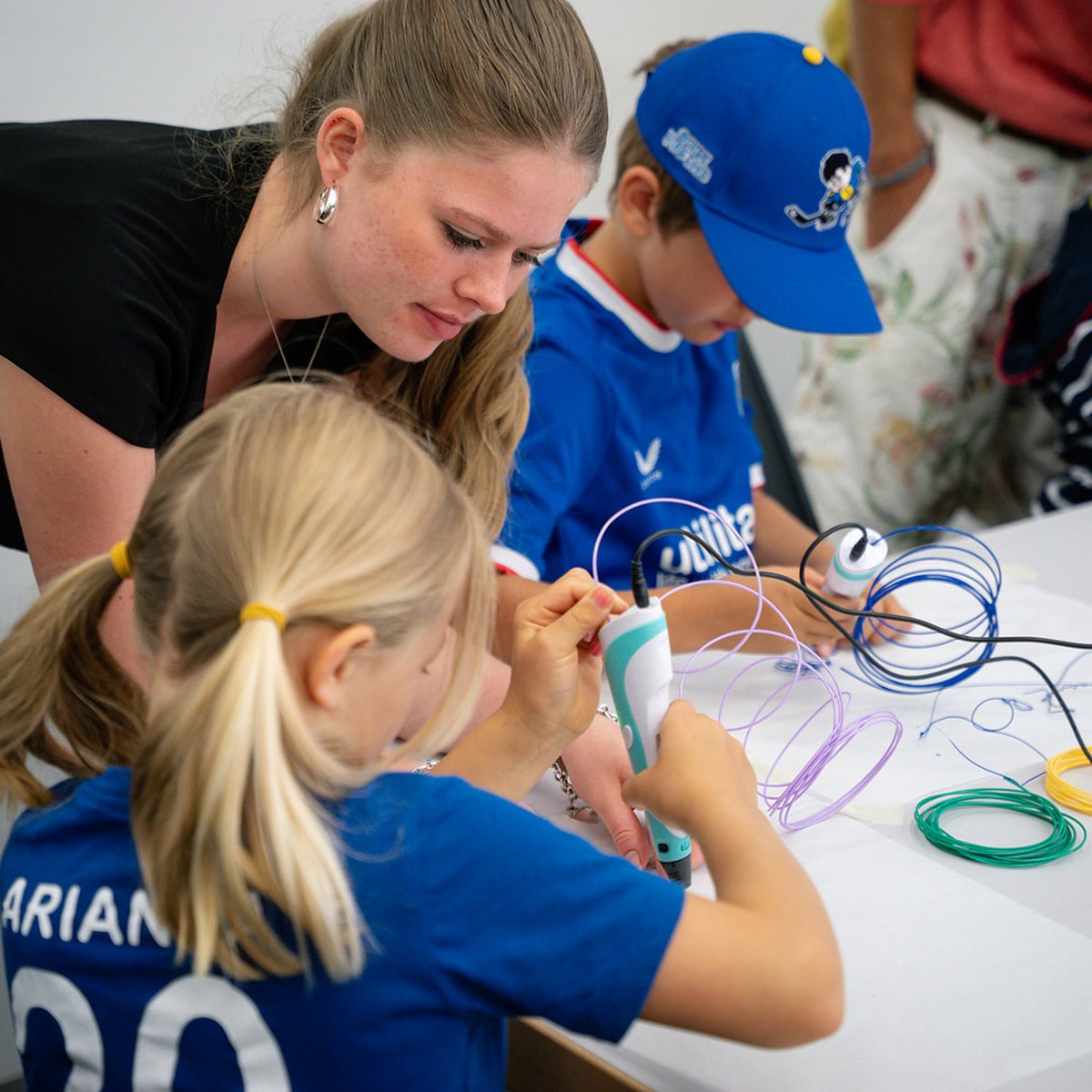 Mädchen beim 3D-Stift-Workshop